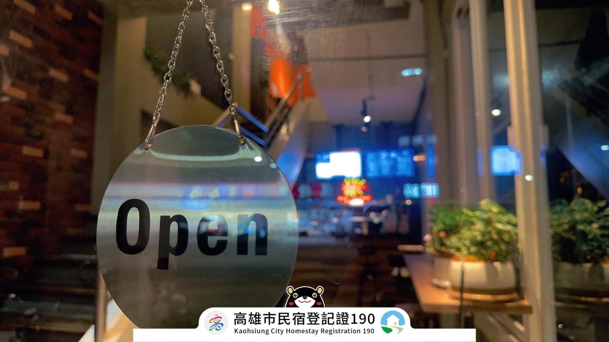 Like Hostel & Bar Lounge Kaohsiung Luaran gambar