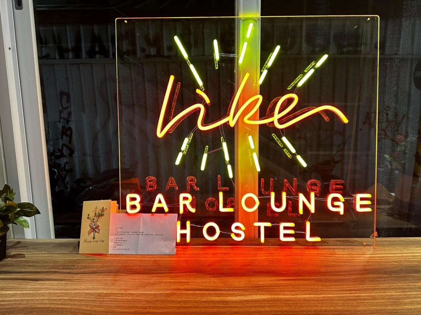 Like Hostel & Bar Lounge Kaohsiung Luaran gambar