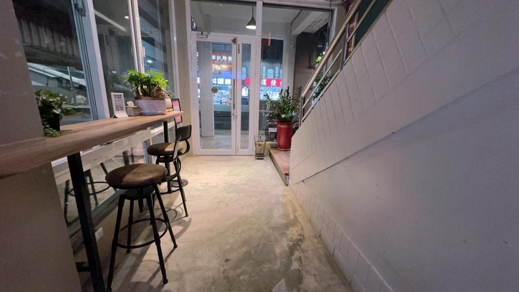 Like Hostel & Bar Lounge Kaohsiung Luaran gambar